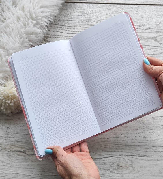 Libreta Corazones Trazos