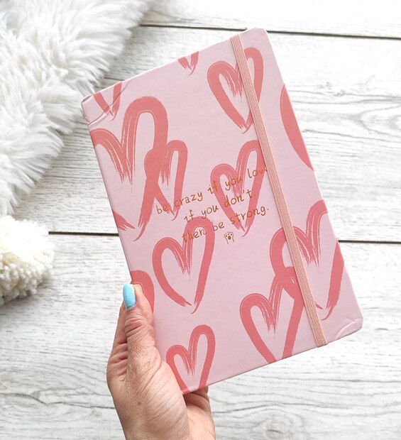 Libreta Corazones Trazos